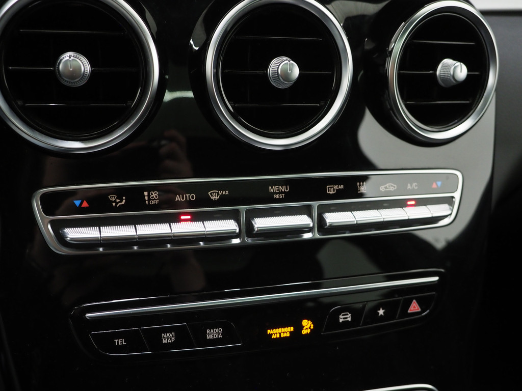 Mercedes-Benz GLC 300e 4MATIC AMG 68