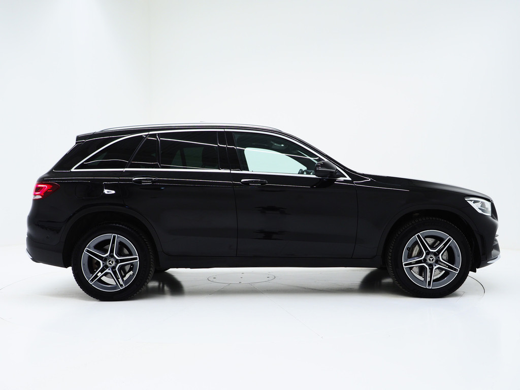 Mercedes-Benz GLC 300e 4MATIC AMG 9