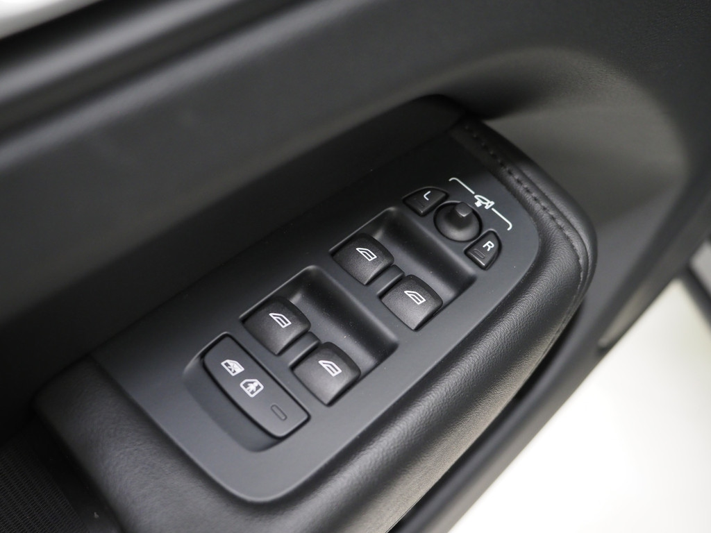 Volvo XC60 2.0 T6 Recharge AWD Plus Long Range 18