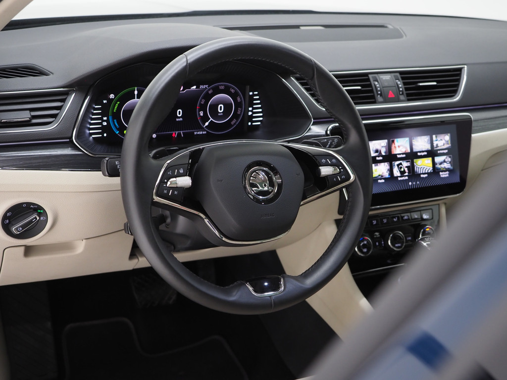Škoda Superb Combi 1.4 TSI iV 218PK 17