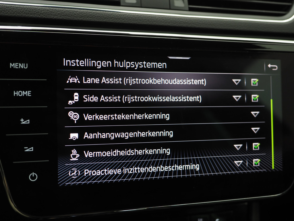 Škoda Superb Combi 1.4 TSI iV Laurin & Klement 33