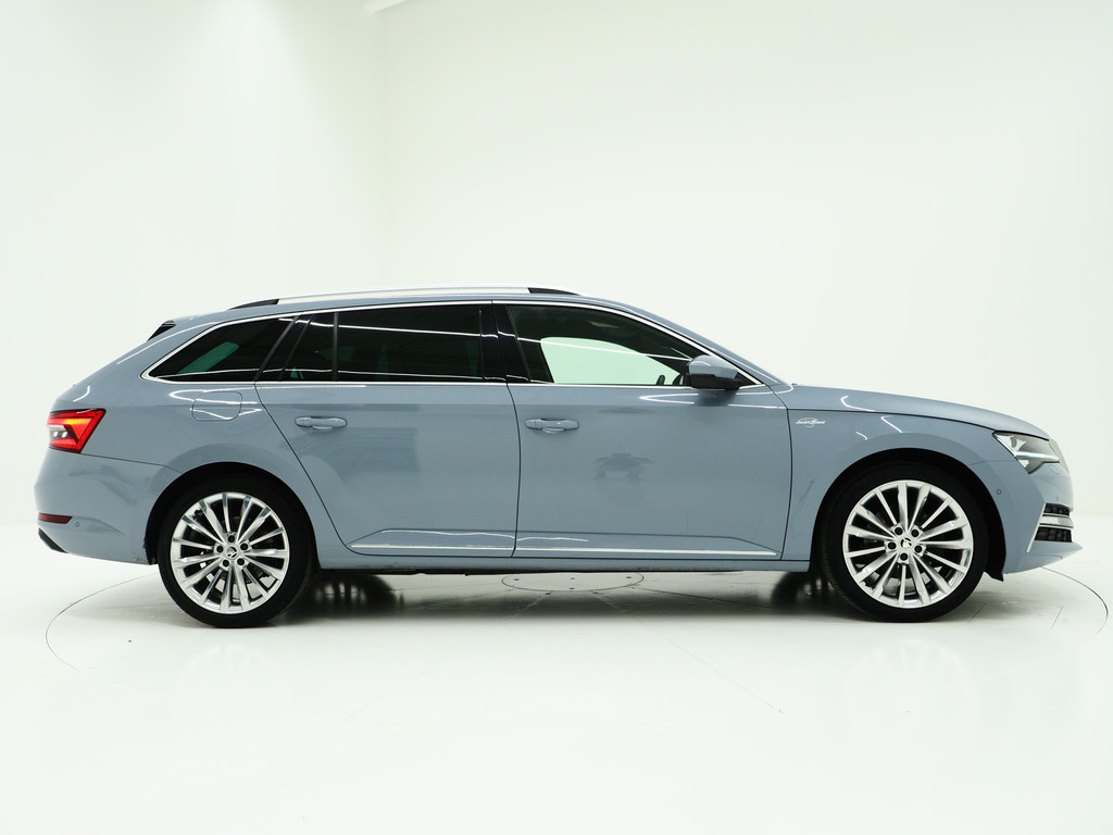 Škoda Superb Combi 1.4 TSI iV Laurin & Klement 56
