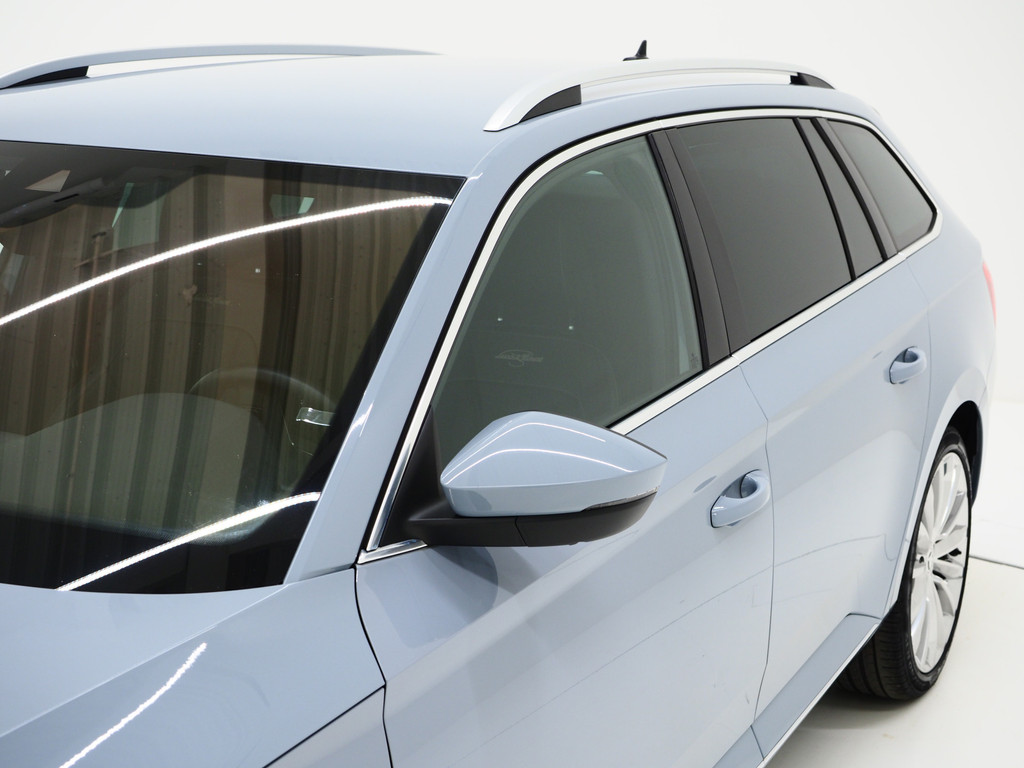 Škoda Superb Combi 1.4 TSI iV Laurin & Klement 59
