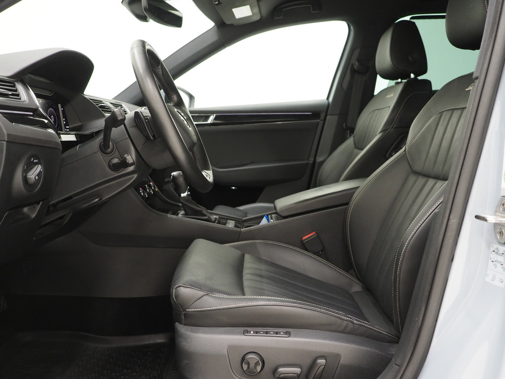 Škoda Superb Combi 1.4 TSI iV Laurin & Klement 63