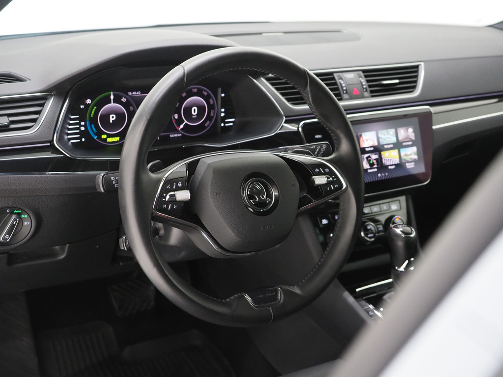 Škoda Superb Combi 1.4 TSI iV Laurin & Klement 64
