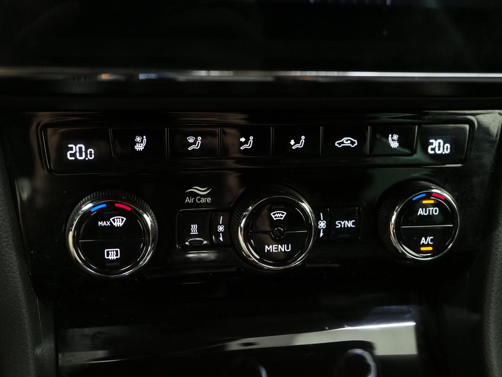 Škoda Superb Combi 1.4 TSI iV Laurin & Klement 83