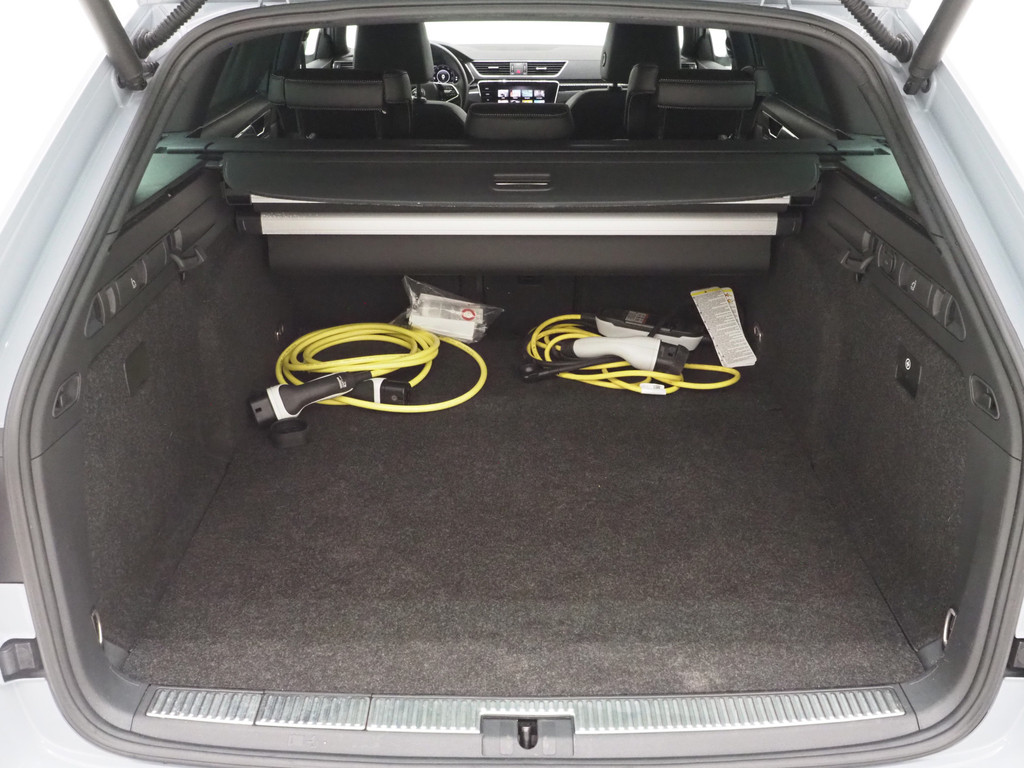 Škoda Superb Combi 1.4 TSI iV Laurin & Klement 90