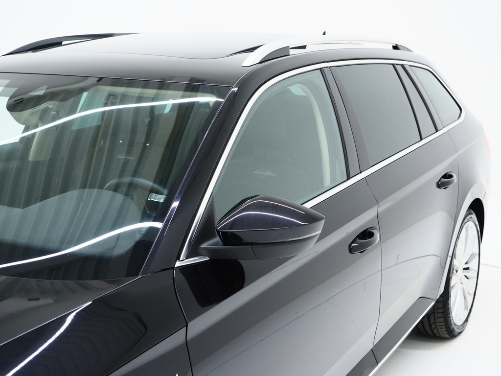 Škoda Superb Combi 1.4 TSI iV Laurin & Klement 12