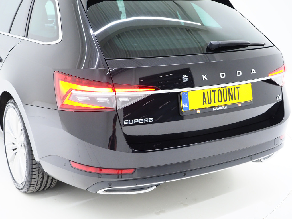 Škoda Superb Combi 1.4 TSI iV Laurin & Klement 13