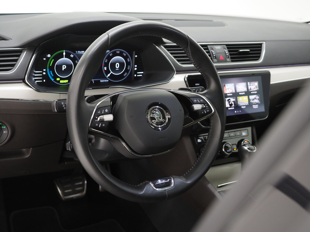Škoda Superb Combi 1.4 TSI iV Laurin & Klement 17