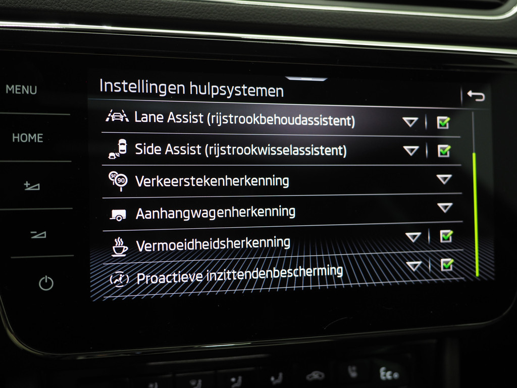 Škoda Superb Combi 1.4 TSI iV Laurin & Klement 33