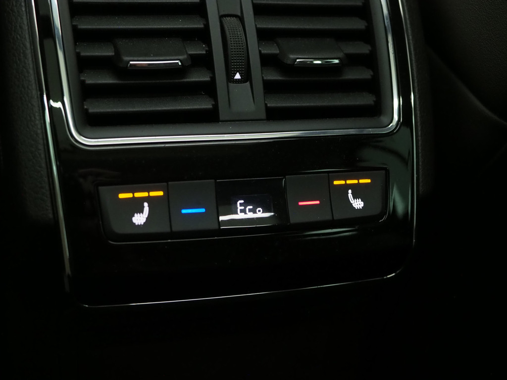 Škoda Superb Combi 1.4 TSI iV Laurin & Klement 39