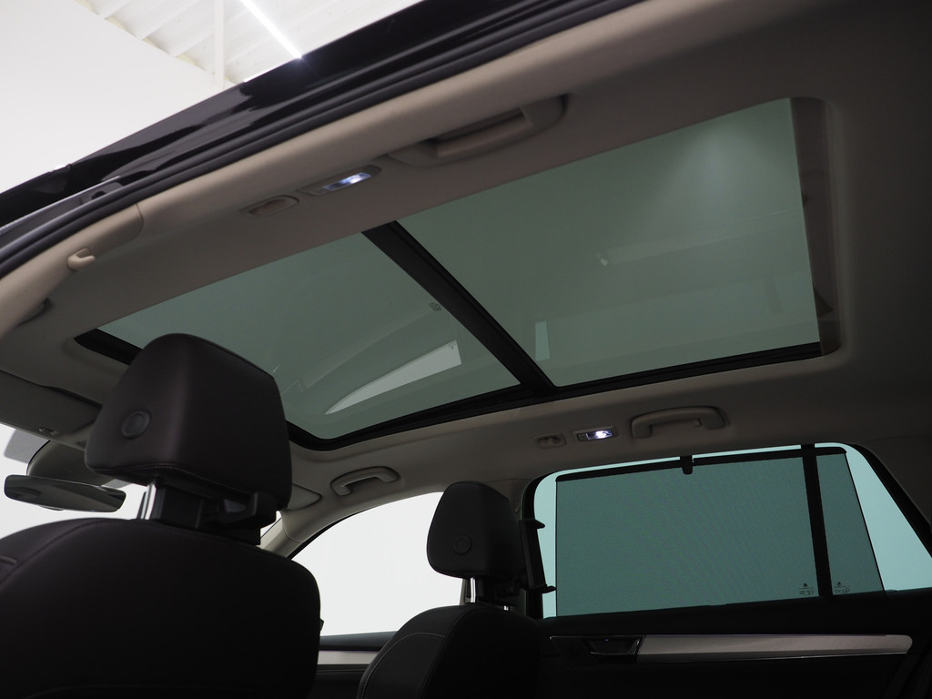 Škoda Superb Combi 1.4 TSI iV Laurin & Klement 42