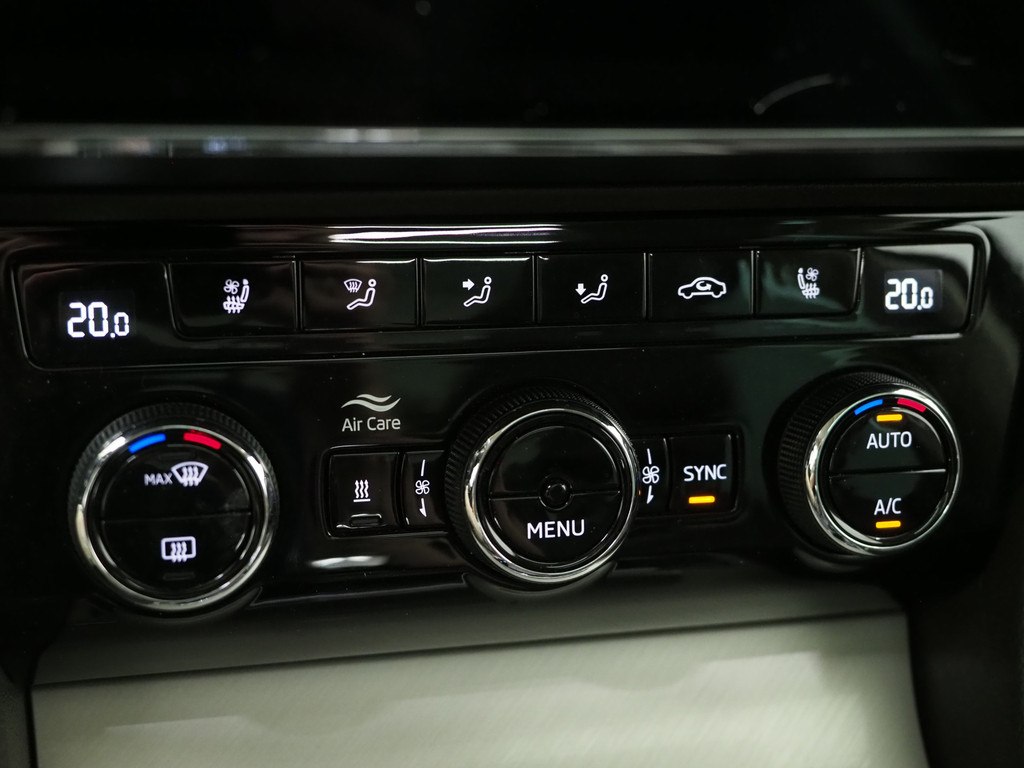 Škoda Superb Combi 1.4 TSI iV Laurin & Klement 83