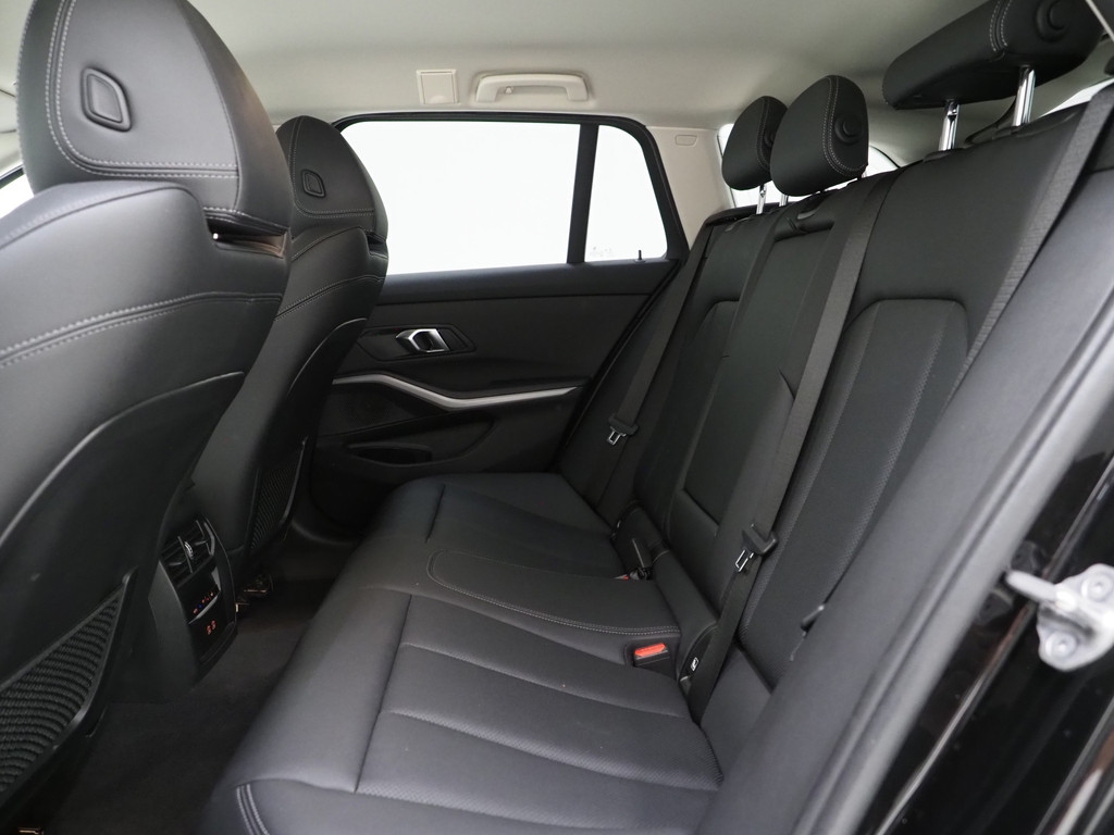 BMW 3 Serie Touring 320e LCI Shadow Line 32