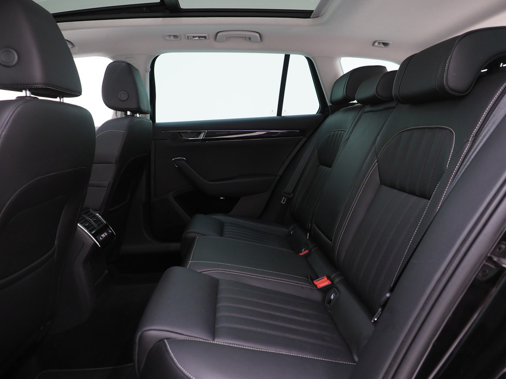 Škoda Superb Combi 1.4 TSI iV Laurin & Klement 41