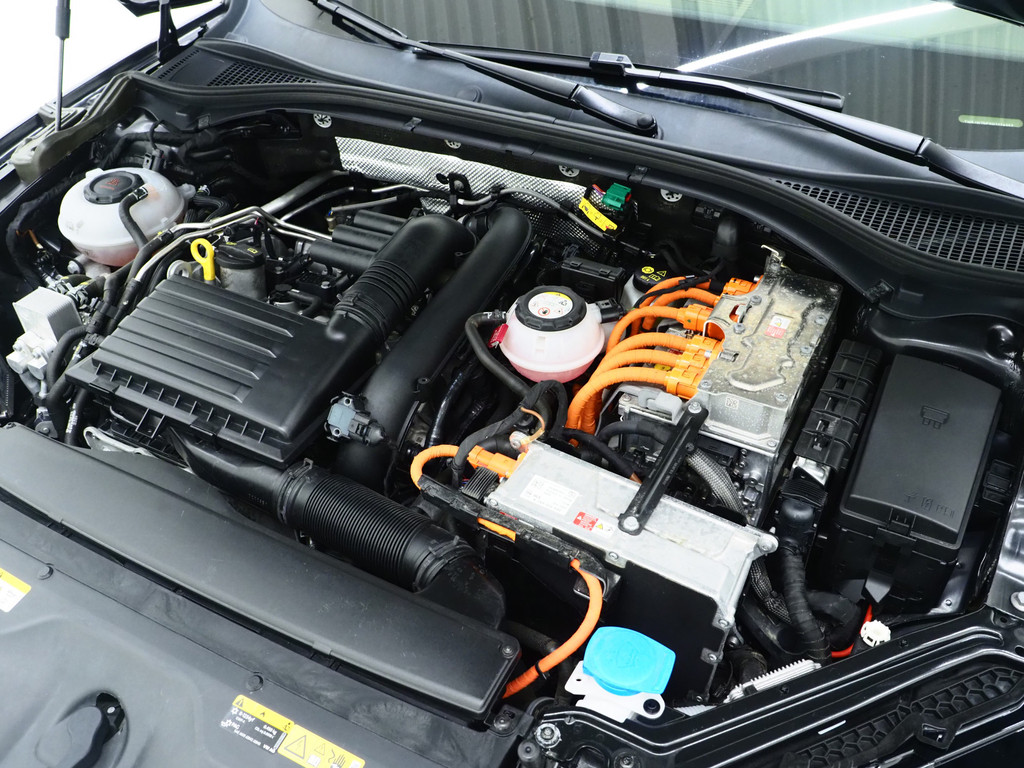 Škoda Superb Combi 1.4 TSI iV Laurin & Klement 52