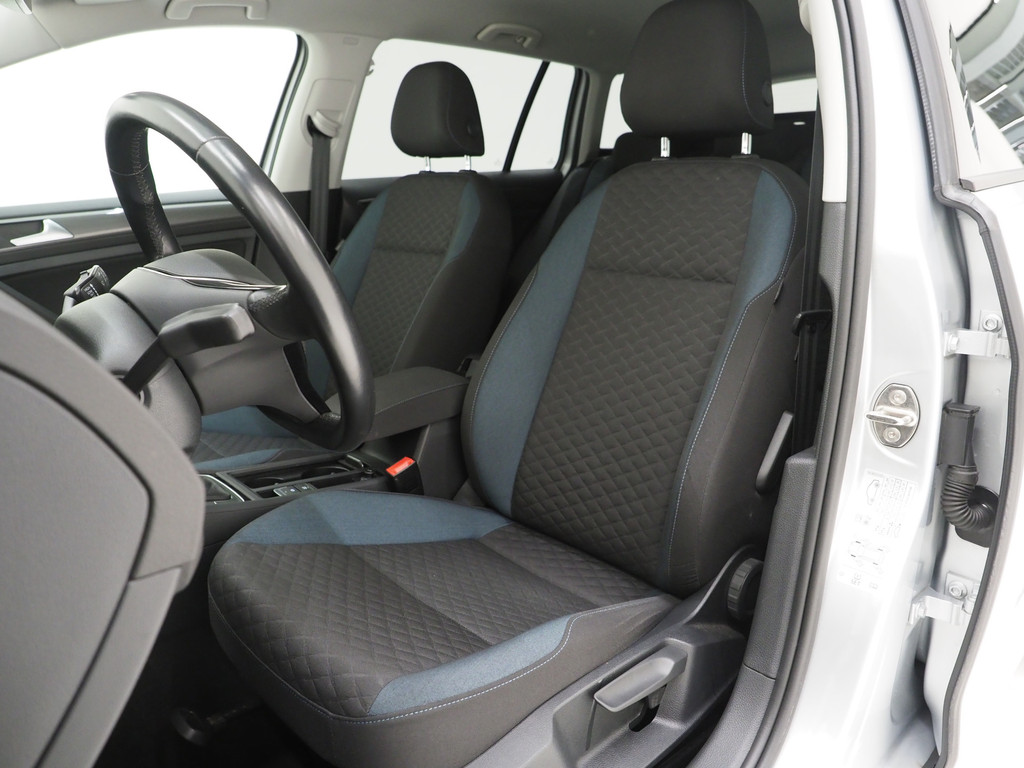 Volkswagen GOLF Variant 1.0 TSI 38