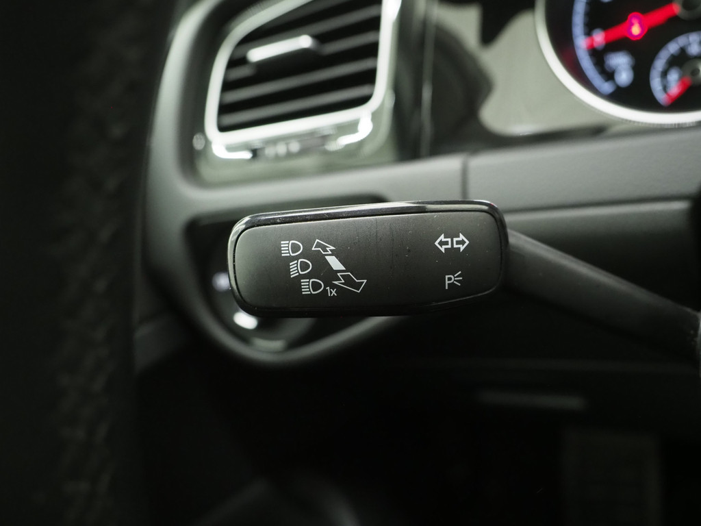 Volkswagen GOLF Variant 1.0 TSI 54