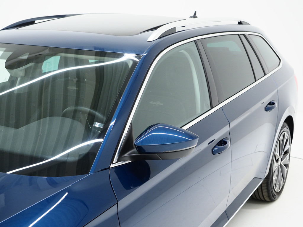Škoda Superb Combi 1.4 TSI iV Laurin & Klement 12