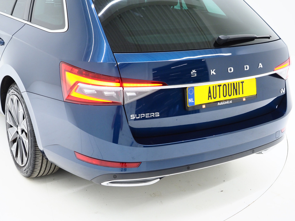 Škoda Superb Combi 1.4 TSI iV Laurin & Klement 13