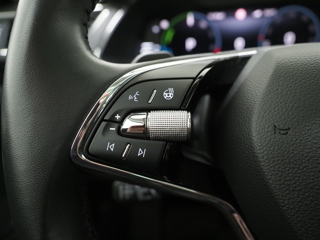 Škoda Superb Combi 1.4 TSI iV Laurin & Klement 24