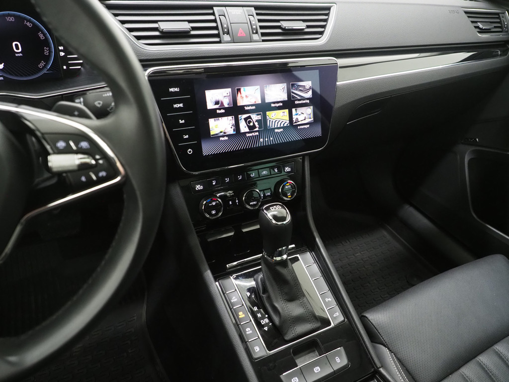 Škoda Superb Combi 1.4 TSI iV Laurin & Klement 38