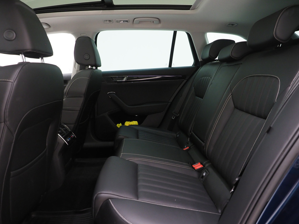 Škoda Superb Combi 1.4 TSI iV Laurin & Klement 41