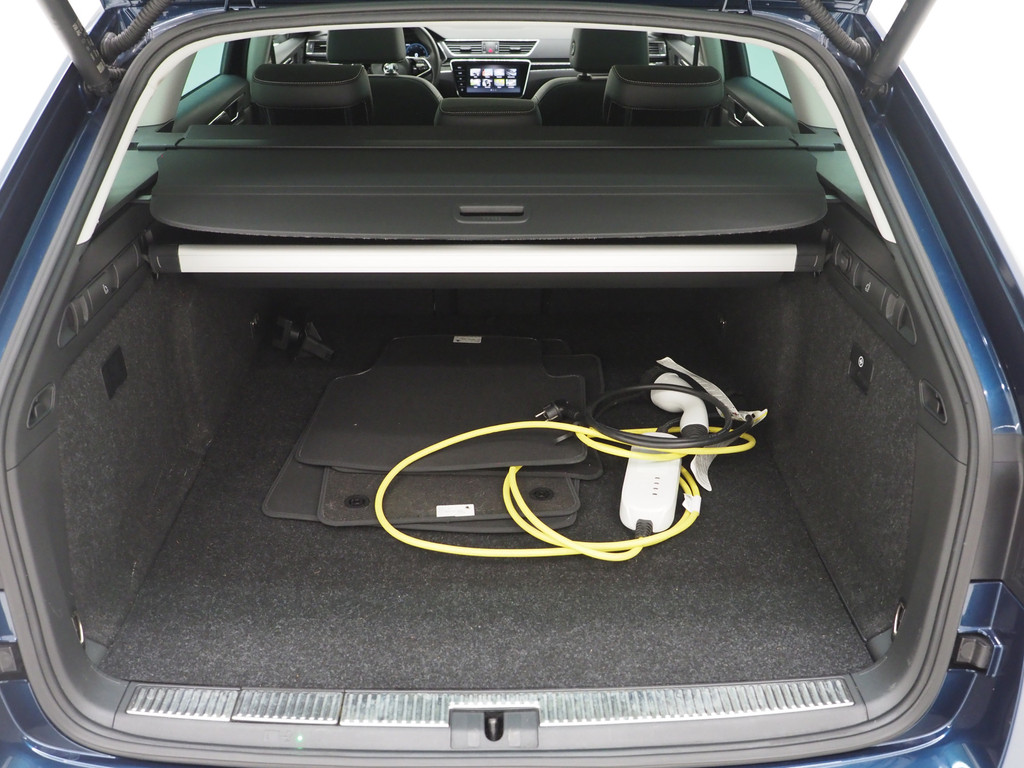 Škoda Superb Combi 1.4 TSI iV Laurin & Klement 43