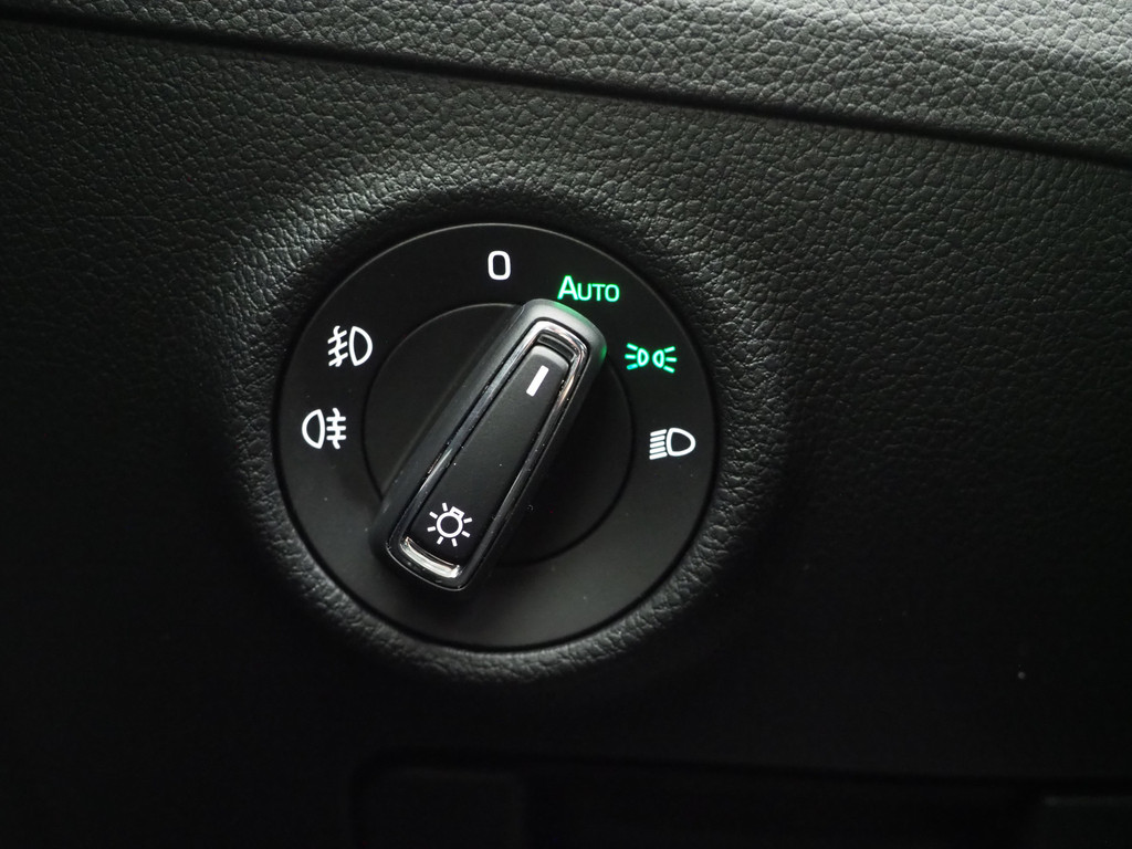 Škoda Superb Combi 1.4 TSI iV Laurin & Klement 68