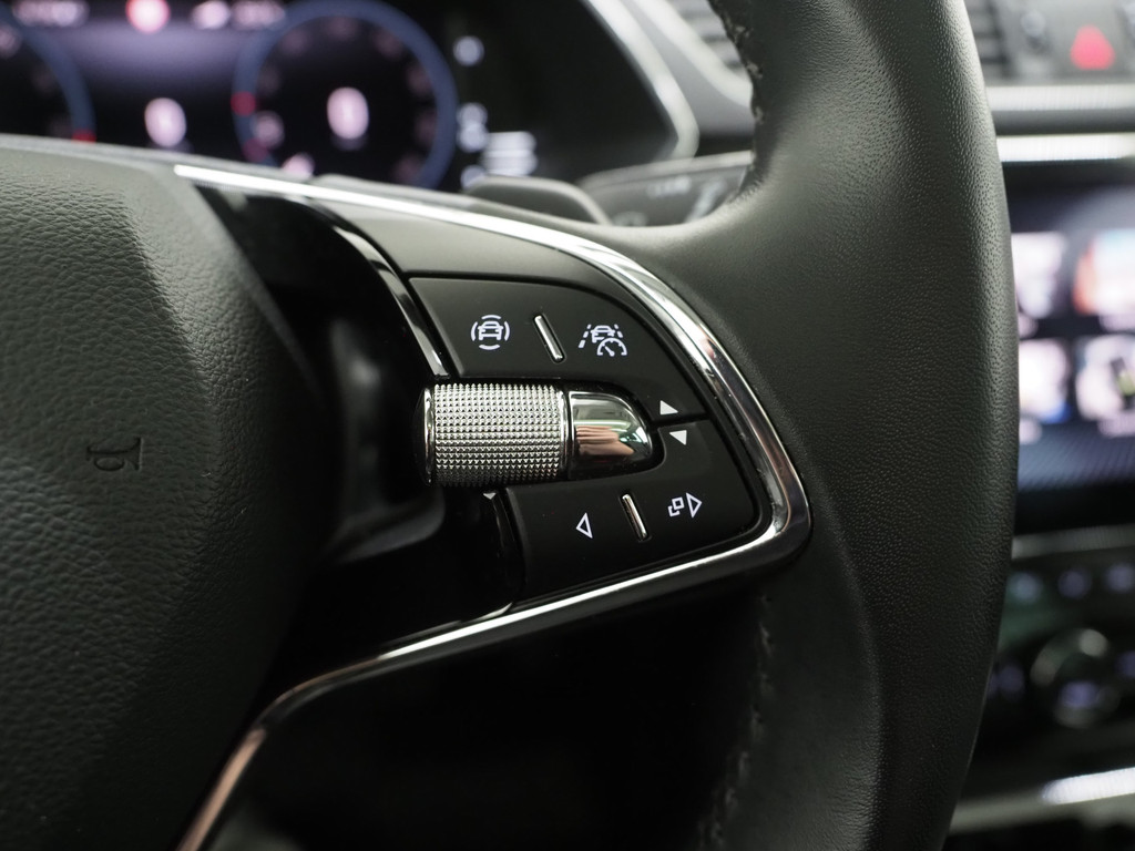 Škoda Superb Combi 1.4 TSI iV Laurin & Klement 72