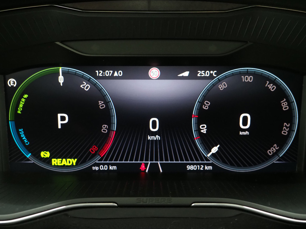 Škoda Superb Combi 1.4 TSI iV Laurin & Klement 74