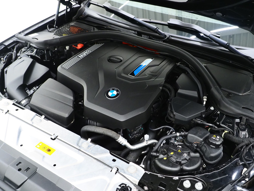 BMW 3 Serie Touring 320e LCI Shadow Line 40