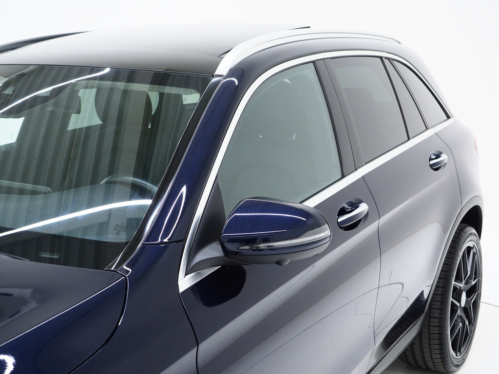 Mercedes-Benz GLC 300e 4MATIC Premium Plus 12
