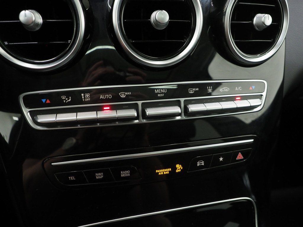 Mercedes-Benz GLC 300e 4MATIC Premium Plus 32