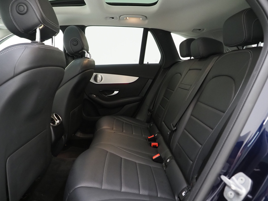 Mercedes-Benz GLC 300e 4MATIC Premium Plus 36