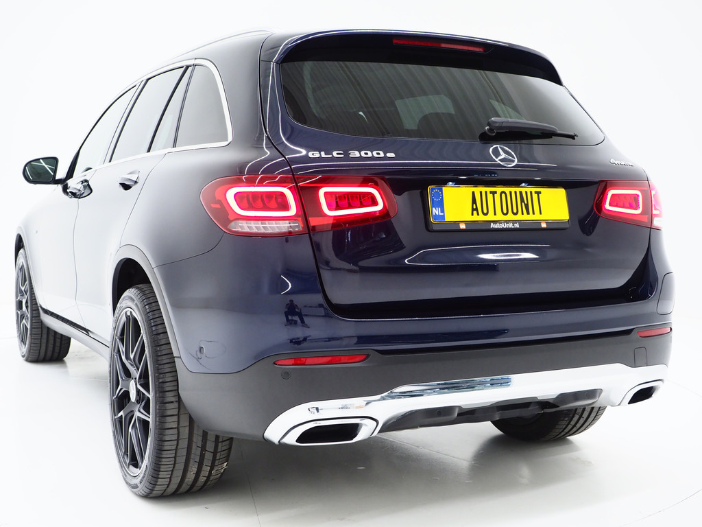 Mercedes-Benz GLC 300e 4MATIC Premium Plus 44