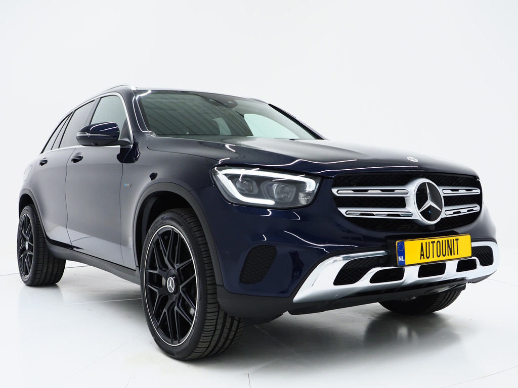 Mercedes-Benz GLC 300e 4MATIC Premium Plus 52