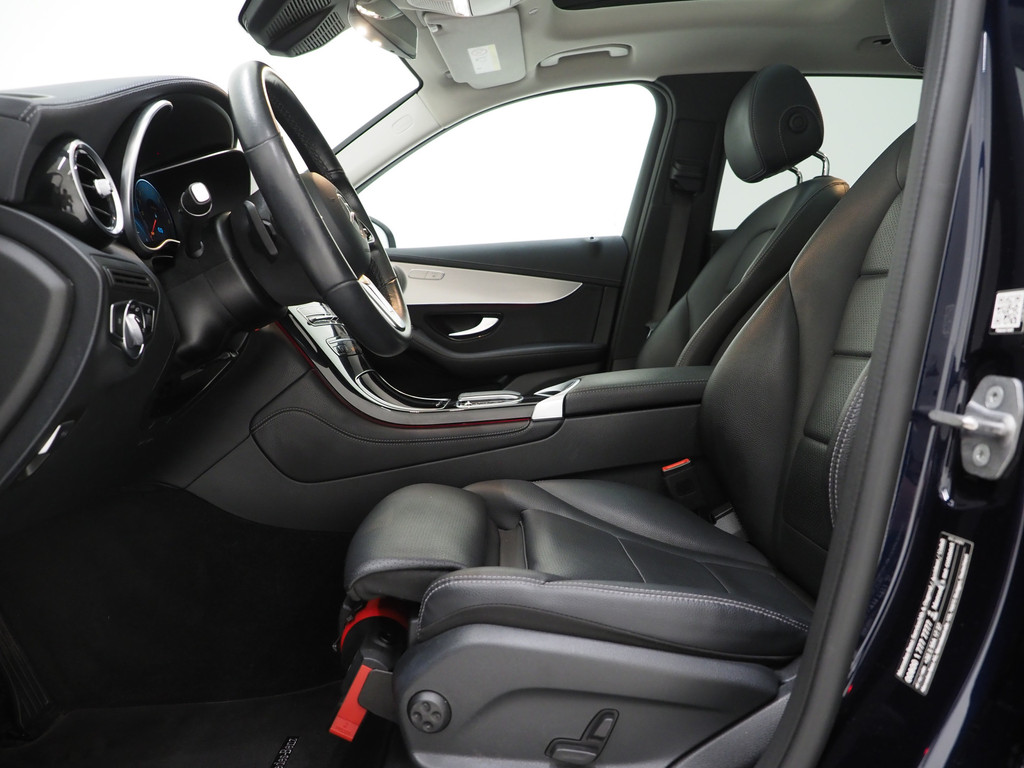 Mercedes-Benz GLC 300e 4MATIC Premium Plus 58