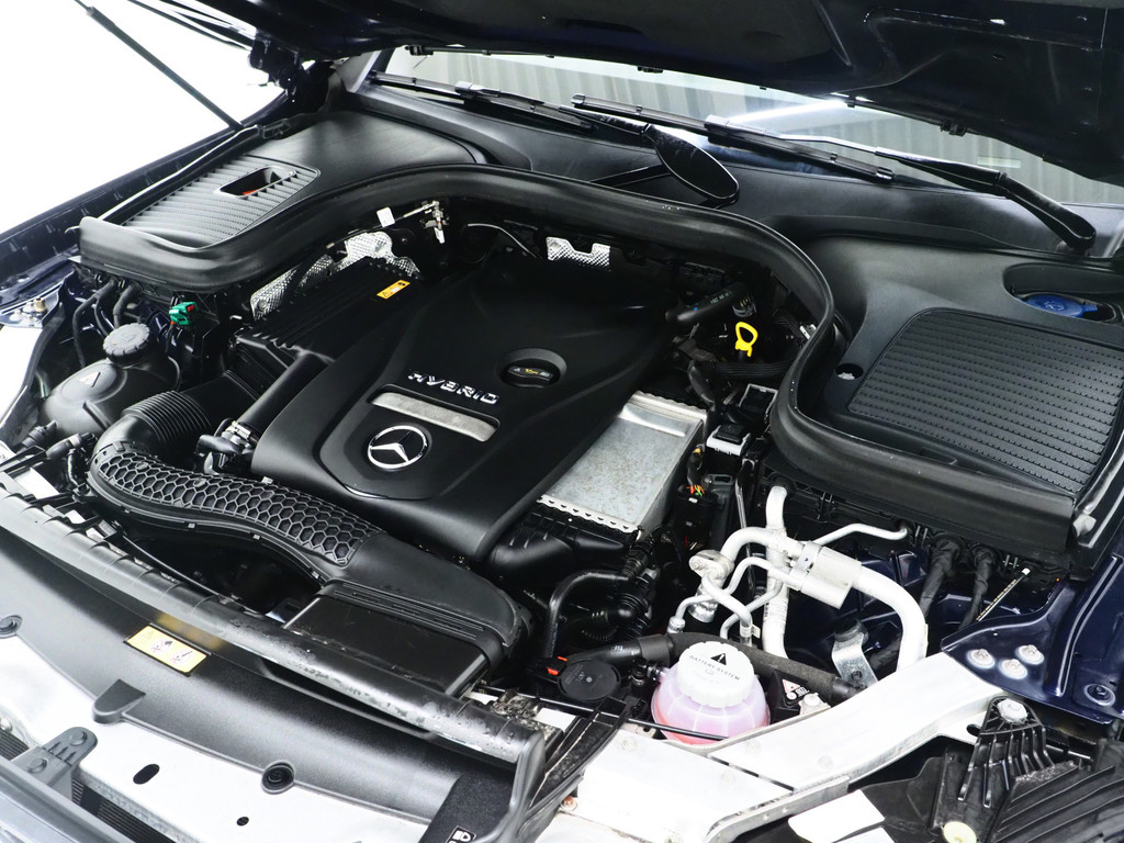 Mercedes-Benz GLC 300e 4MATIC Premium Plus 6