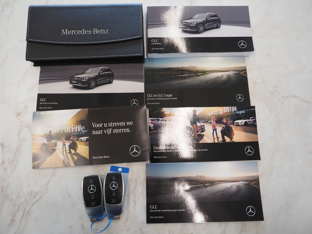 Mercedes-Benz GLC 300e 4MATIC Premium Plus 7