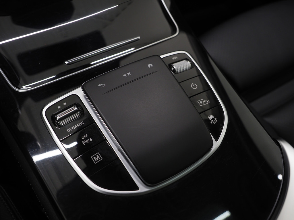 Mercedes-Benz GLC 300e 4MATIC Premium Plus 75