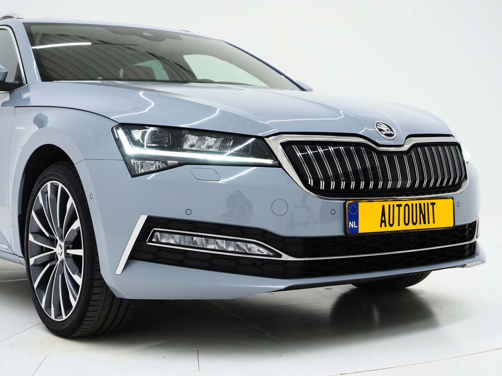 Škoda Superb Combi 1.4 TSI iV Laurin & Klement 11