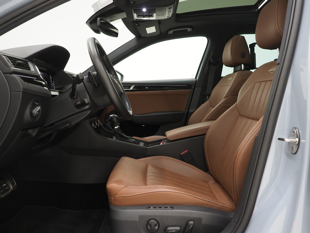 Škoda Superb Combi 1.4 TSI iV Laurin & Klement 16