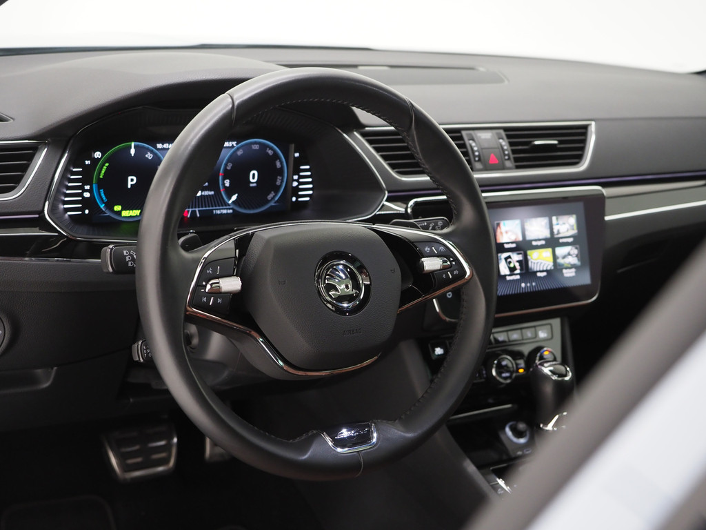 Škoda Superb Combi 1.4 TSI iV Laurin & Klement 17