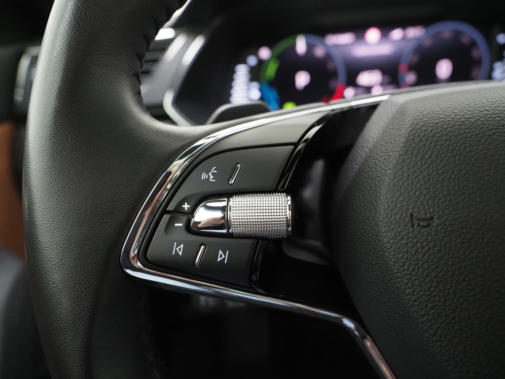Škoda Superb Combi 1.4 TSI iV Laurin & Klement 24