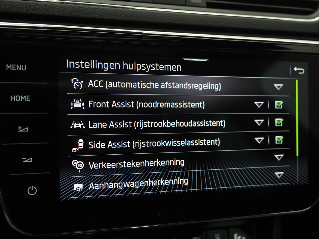 Škoda Superb Combi 1.4 TSI iV Laurin & Klement 31