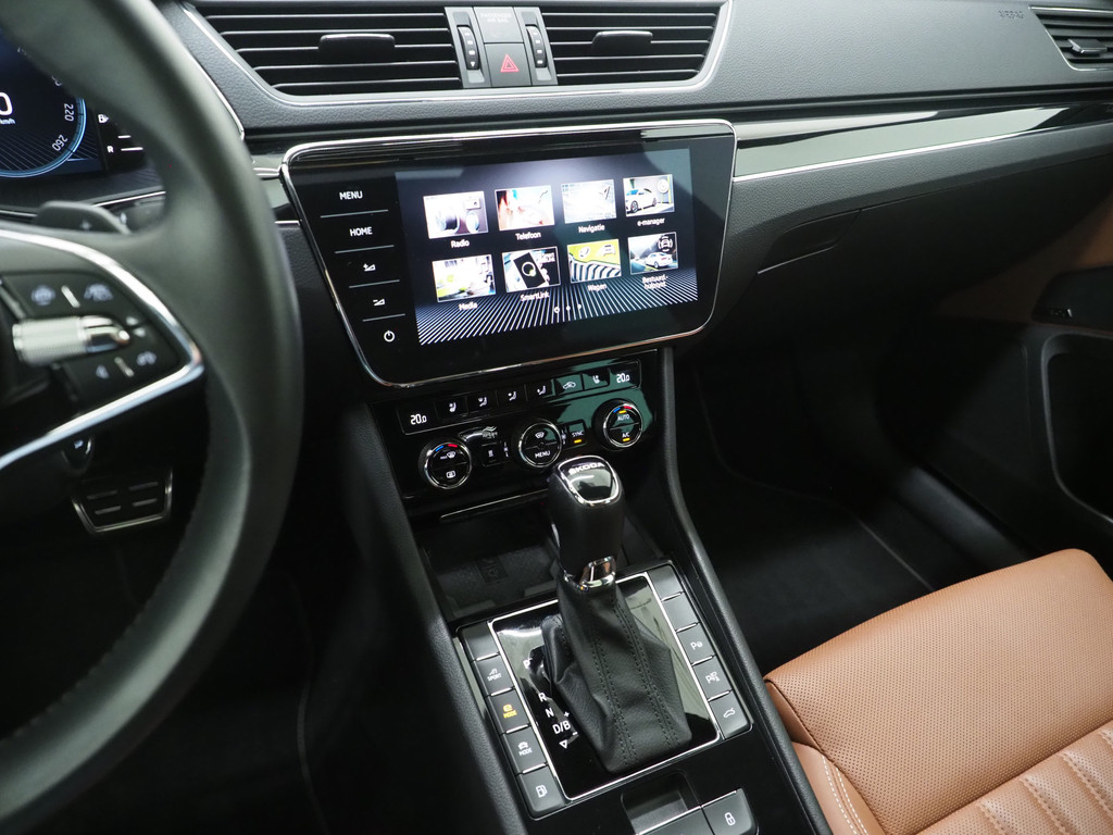 Škoda Superb Combi 1.4 TSI iV Laurin & Klement 37