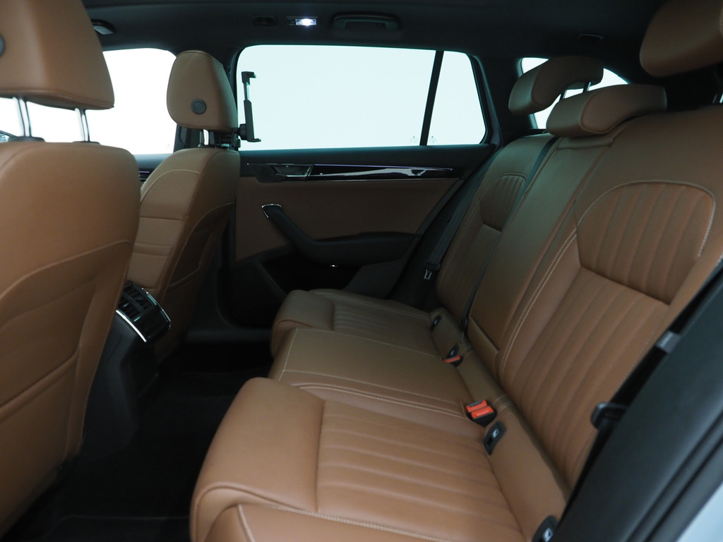 Škoda Superb Combi 1.4 TSI iV Laurin & Klement 39