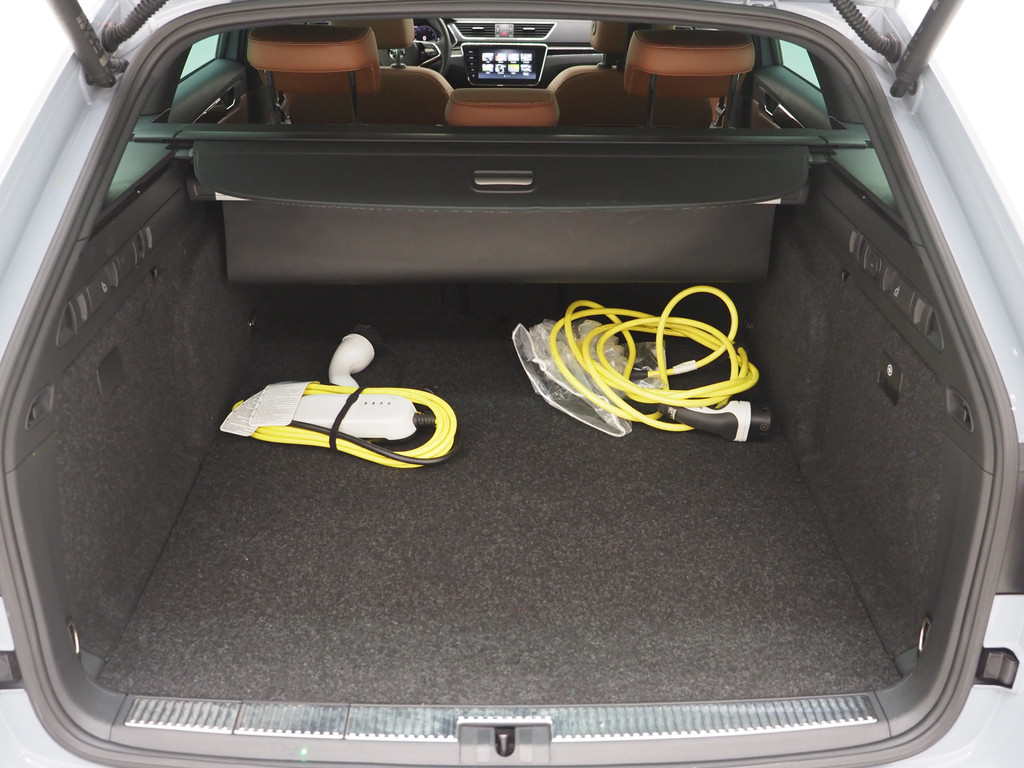 Škoda Superb Combi 1.4 TSI iV Laurin & Klement 41